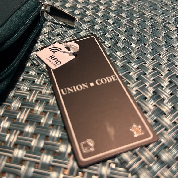 NWT Genuine Leather RFID Women's Wallet - Green - Picture 4 of 5